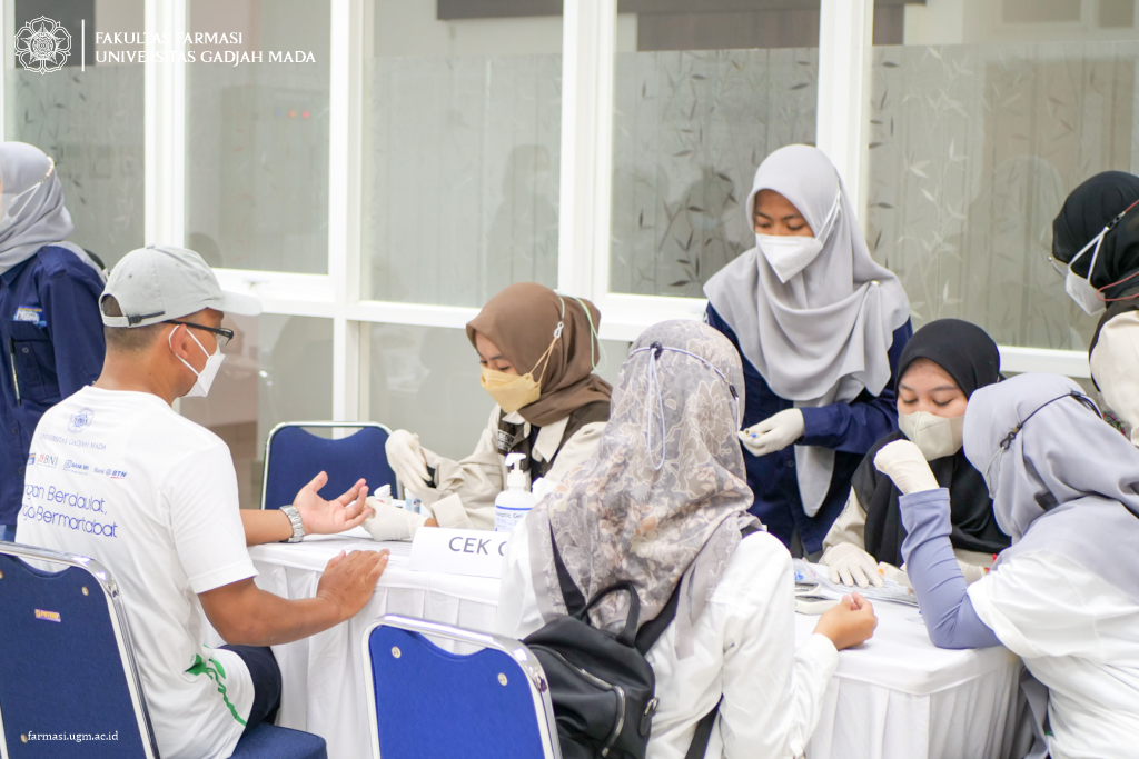 Tim Posbindu Fakultas Farmasi Ugm Gelar Pemeriksaan Kesehatan Deteksi Dini Penyakit Tidak 0956